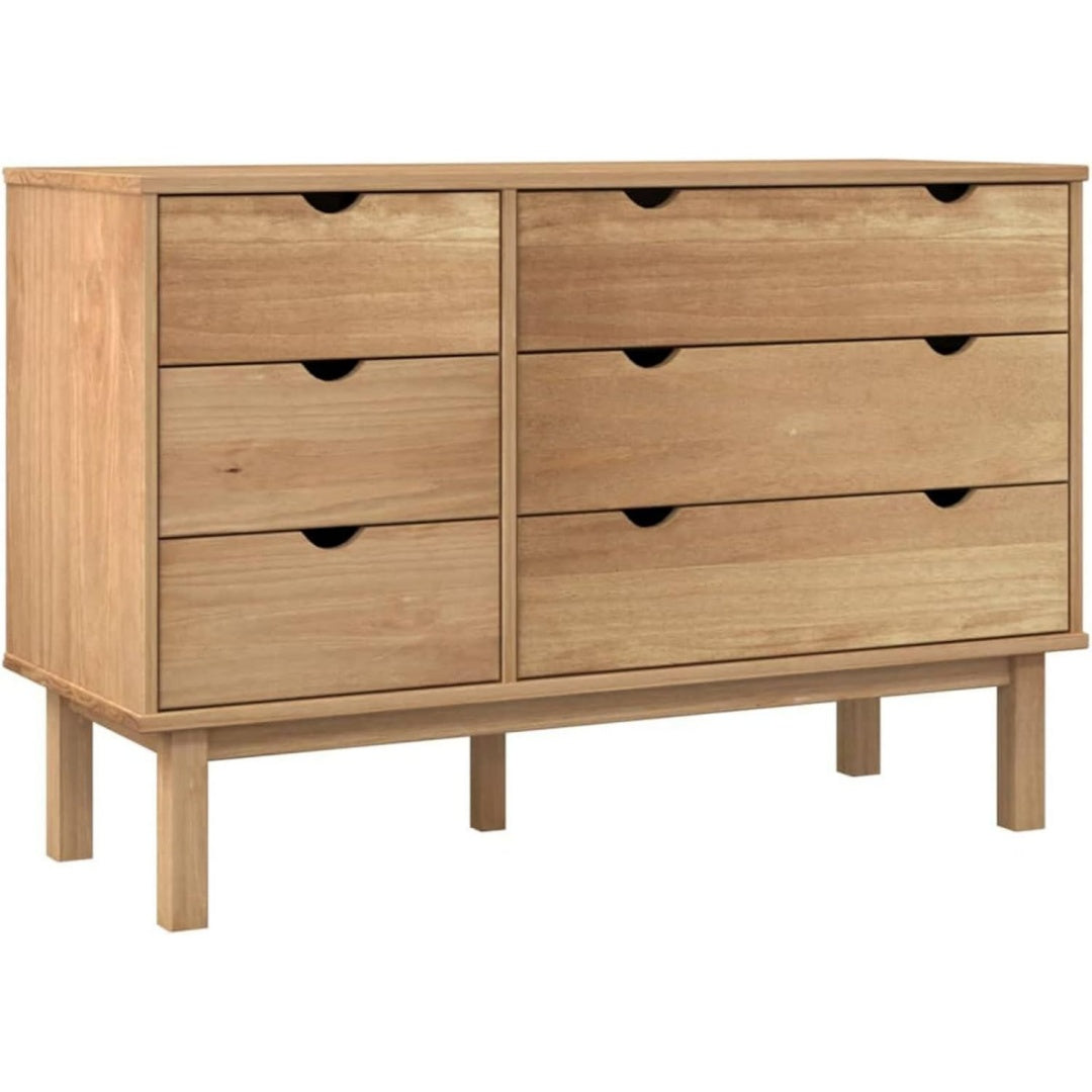 Das Sideboard setzt auf Holzbeine