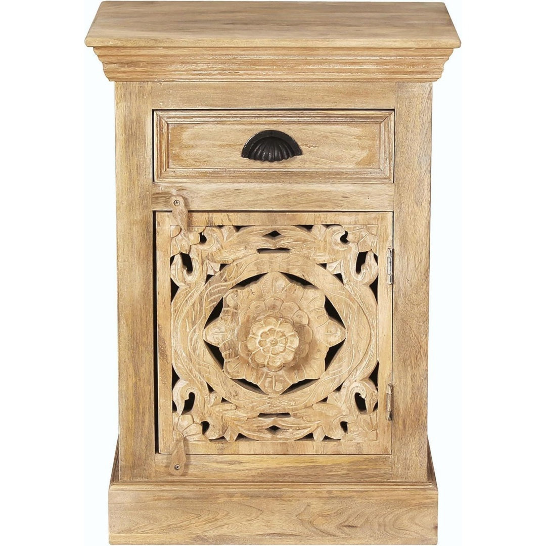 Das Sideboard nimmt mit 50 x 35 x 72 cm Gestalt an