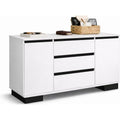 Schubladen und Holzoptik bestimmen das Sideboard