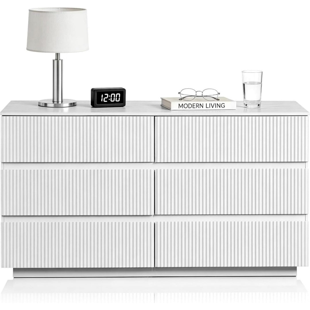 6 Schubladen und Reliefstrukturen an dem Sideboard