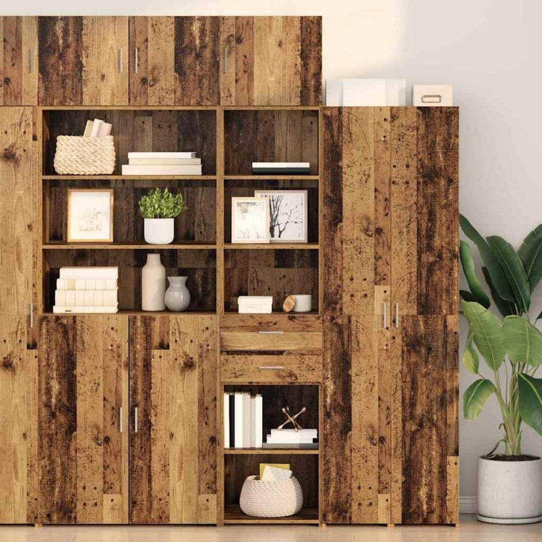 Hochschrank mit Metallgriffen, matten Oberflaechen und Schubladen